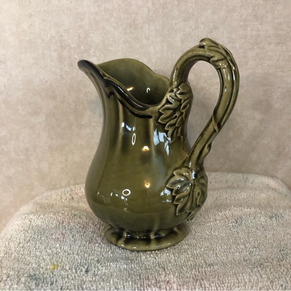 Very Pretty Green Pottery Creamer Dish - Picture 3 of 6